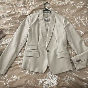 LIKE NEW-Banana Republic Factory beige Blazer.  Size 4